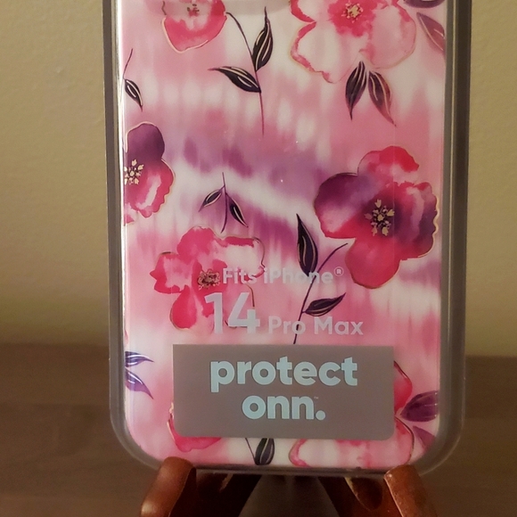 NWT IPhone 14 Pro Max Case - Picture 8 of 8